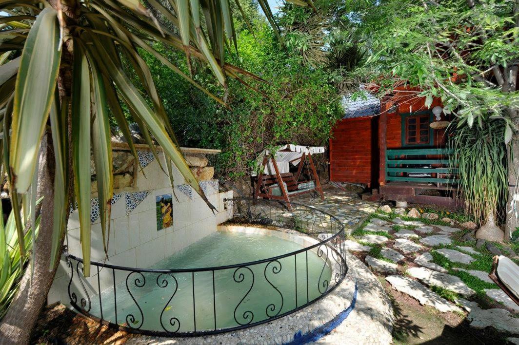 Family Cabin Menaẖemya Buitenkant foto