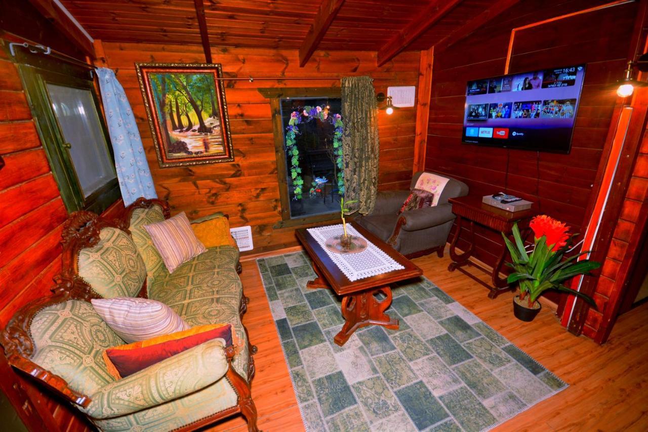 Family Cabin Menaẖemya Buitenkant foto