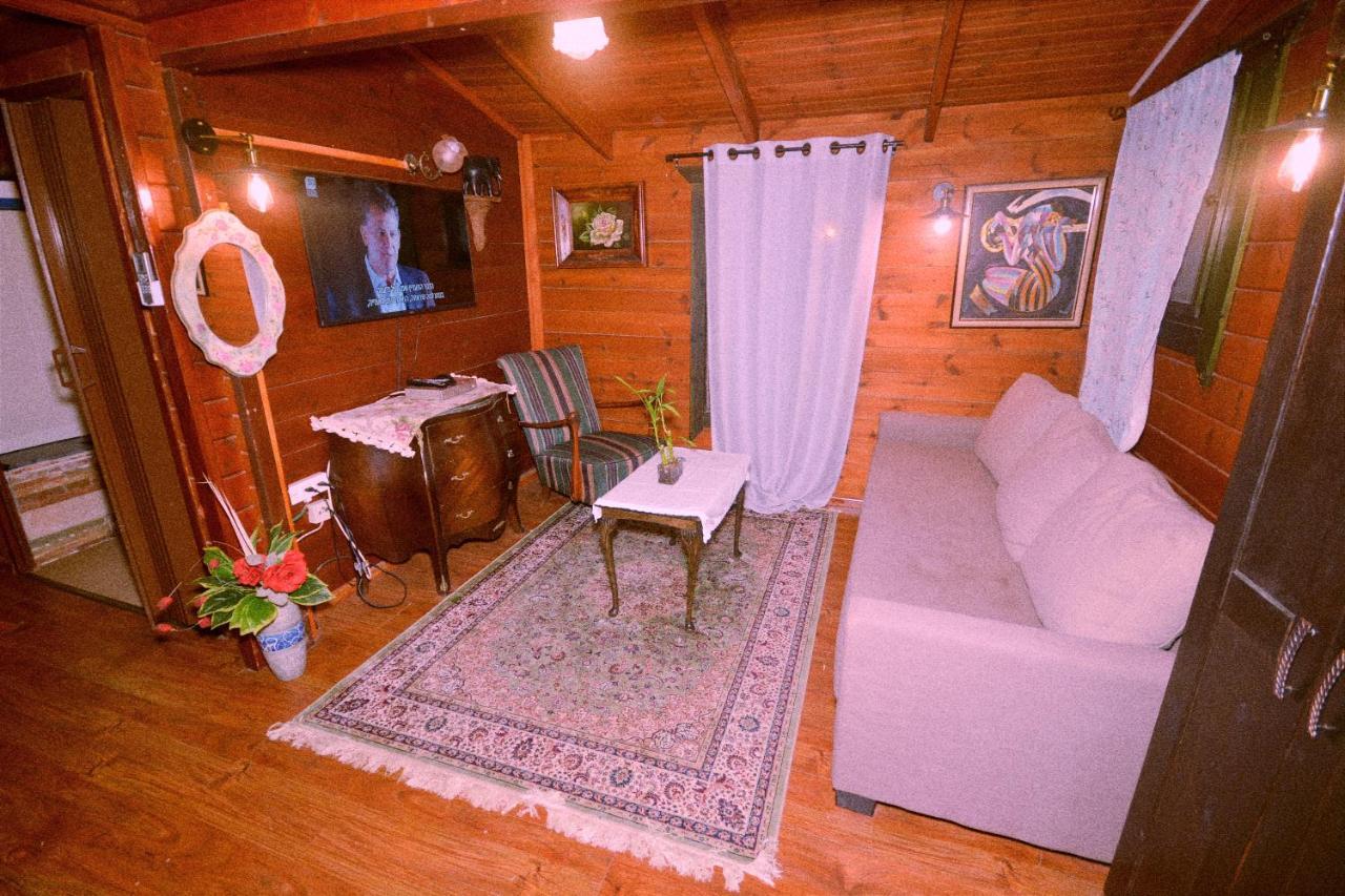 Family Cabin Menaẖemya Buitenkant foto